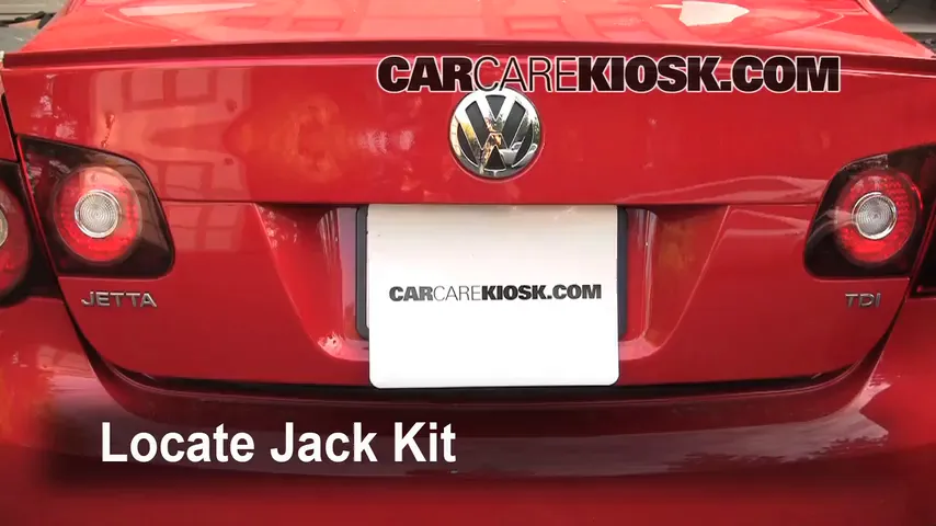 2010 Volkswagen Jetta TDI 2.0L 4 Cyl. Turbo Diesel Sedan Levantar auto Usar el gato para levantar el auto